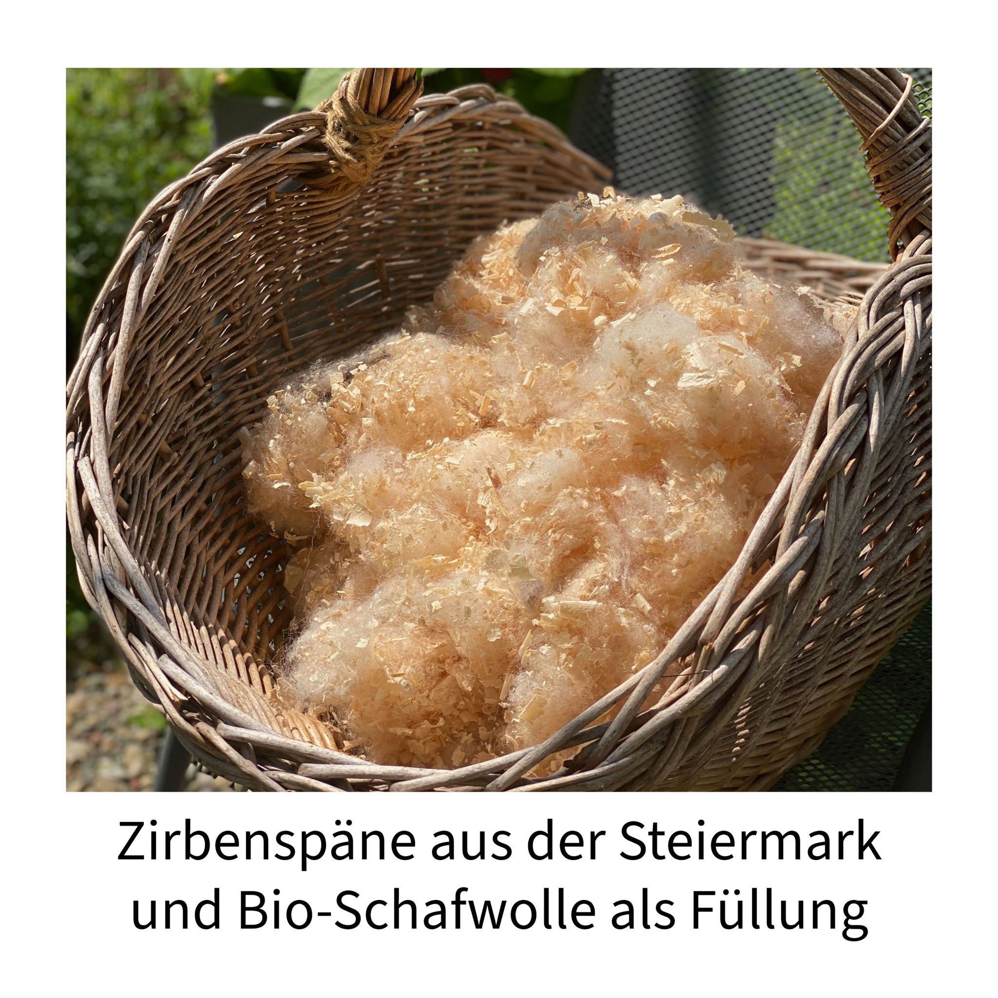 Ein Korb mit Ziebenspänen und Bio-Schafwolle