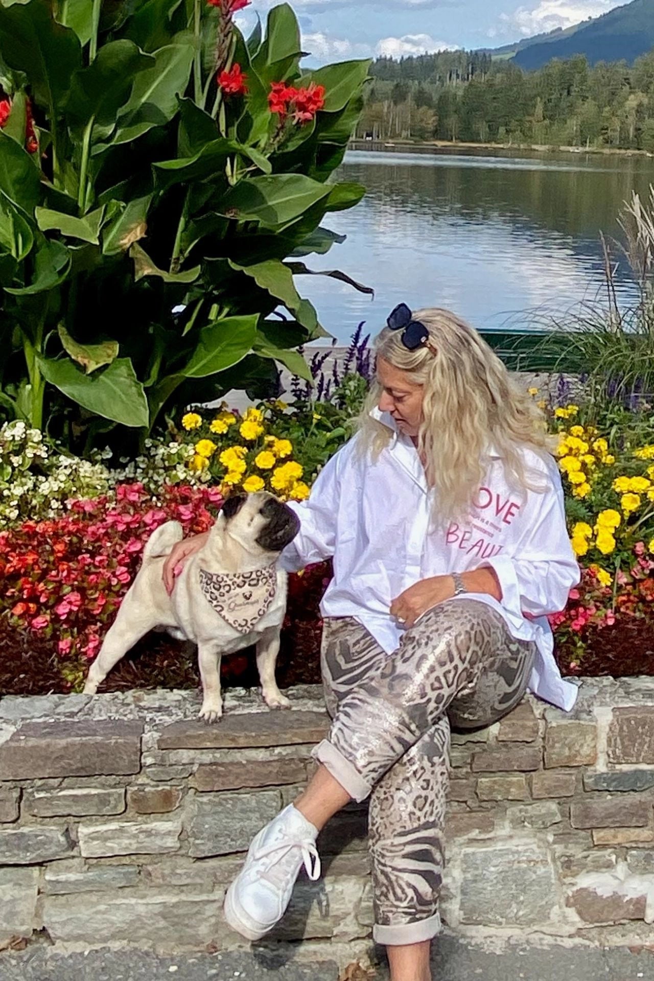 Gründerin mit Mops Hugo – das Herz und die Inspiration hinter Gourmops Premium-Hundefutter