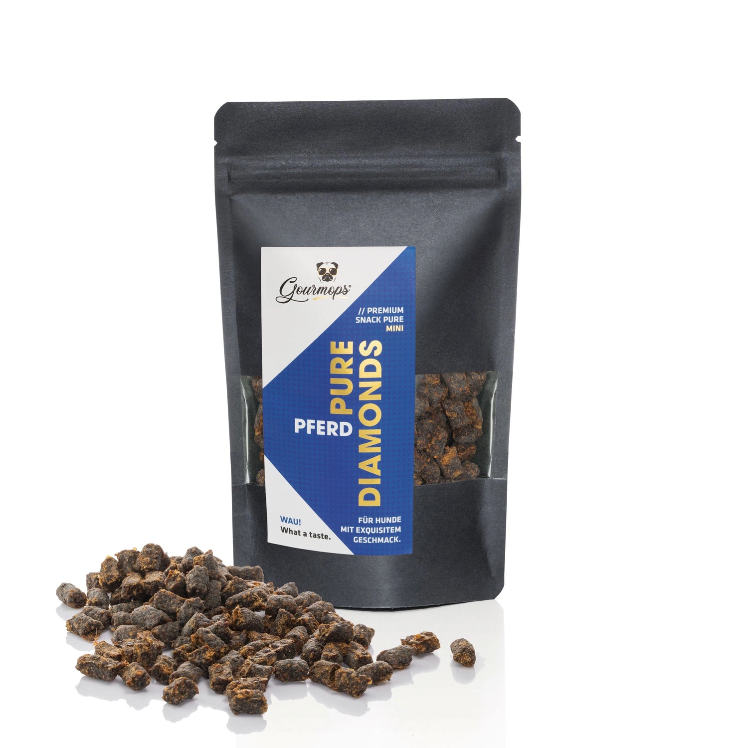 Gourmops PURE DIAMONDS Mini Pferd – wiederverschließbarer Snackbeutel mit Monoprotein-Pferdesnacks für Hunde, daneben geöffnete Snacks sichtbar, getreidefrei und hypoallergen.